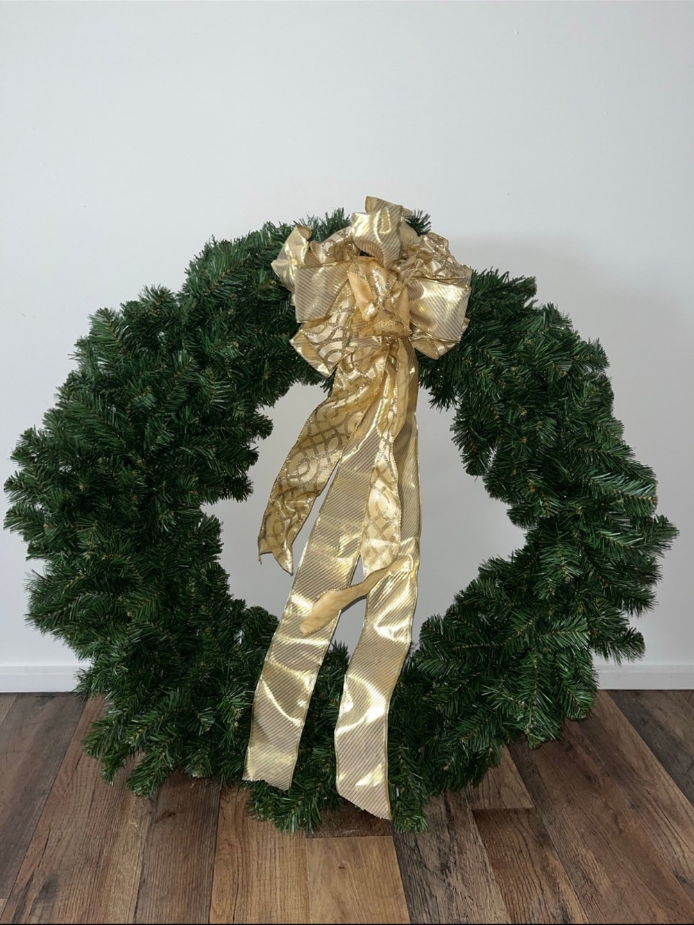 Classic Green Holiday Wreath with Gold Bow